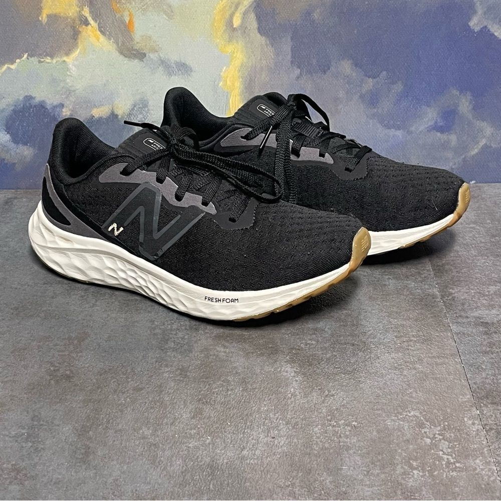 New Balance Fresh Foam Arishi V4 Women's Black Running Shoes Size 8.5B